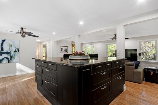 329 New Boston Rd, Sturbridge, MA 01566