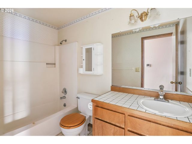 11892 Sw MORNING HILL Dr, Portland, OR 97223