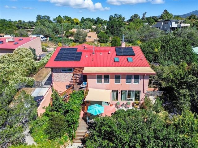 166 Galisteo Lane, Santa Fe, NM 87505