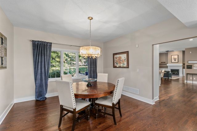 1683 S 49th Street, West Des Moines, IA 50265