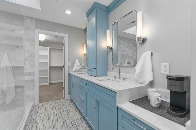 1683 S 49th Street, West Des Moines, IA 50265