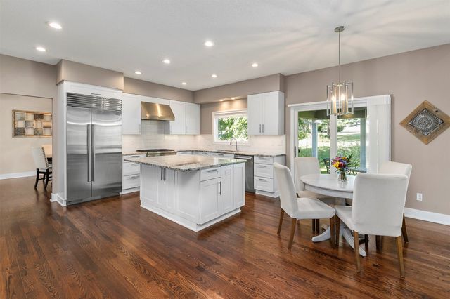 1683 S 49th Street, West Des Moines, IA 50265