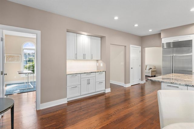 1683 S 49th Street, West Des Moines, IA 50265