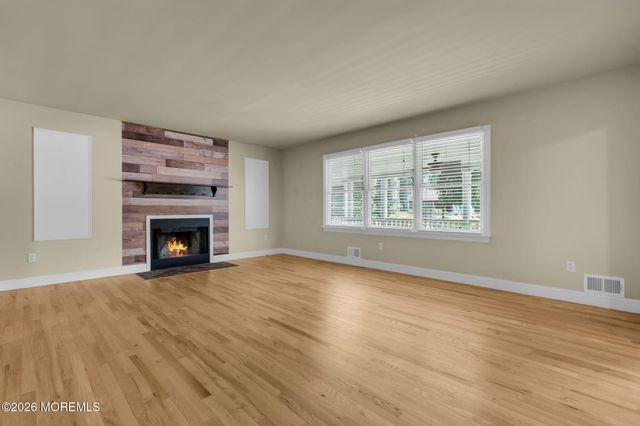 945 Tunesbrook Drive, Toms River, NJ 08753