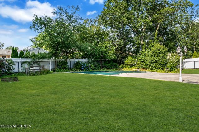 945 Tunesbrook Drive, Toms River, NJ 08753