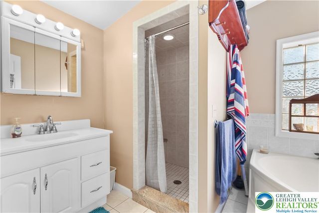 3471 Lil Wolf Drive, South Whitehall Twp, PA 18069