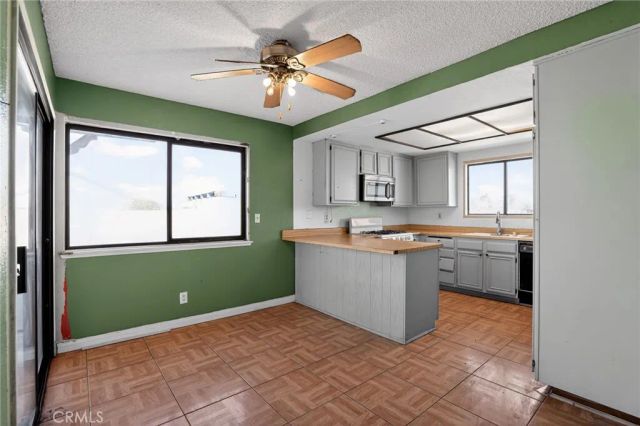 2559 E Avenue J2, Lancaster, CA 93535