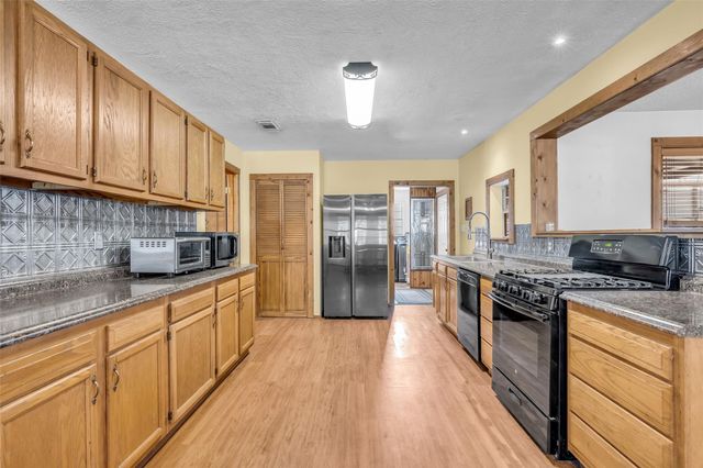 201 Magnolia Road, Cleveland, TX 77328