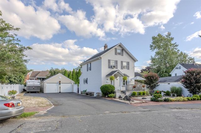 2 Dean Street, Farmingdale, NY 11735