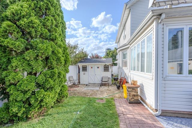 2 Dean Street, Farmingdale, NY 11735