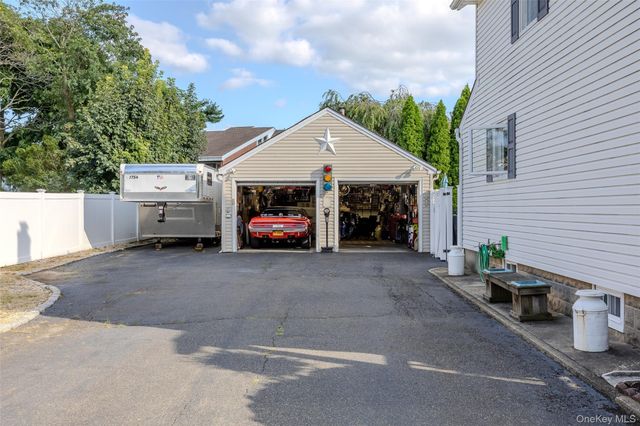 2 Dean Street, Farmingdale, NY 11735