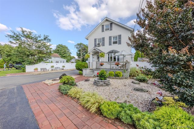2 Dean Street, Farmingdale, NY 11735