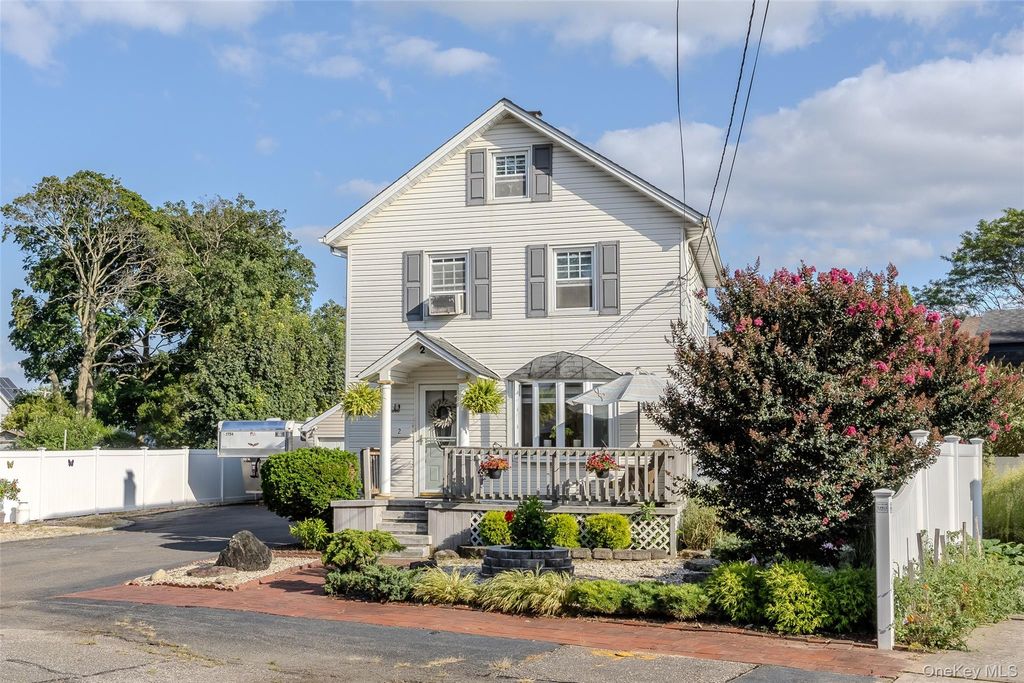 2 Dean Street, Farmingdale, NY 11735