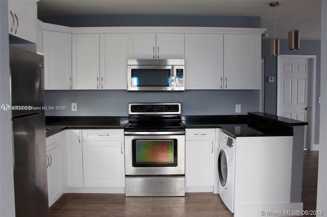 107 W Pembroke Rd, Hallandale Beach, FL 33009