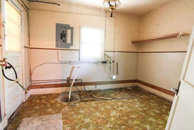 644 Mcadams Rd, Salina, KS 67401