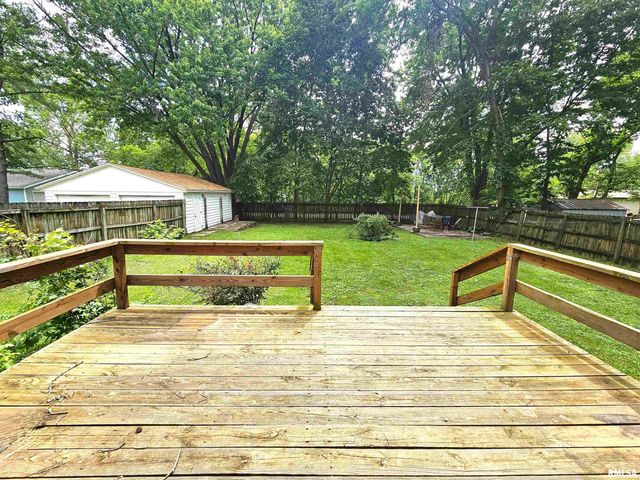 202 S Wood Street, Athens, IL 62613