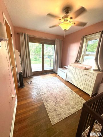 202 S Wood Street, Athens, IL 62613