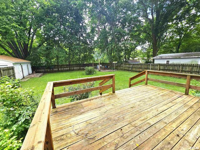 202 S Wood Street, Athens, IL 62613