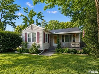 202 S Wood Street, Athens, IL 62613