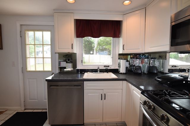 37 Thornton Ave, Brockton, MA 02301