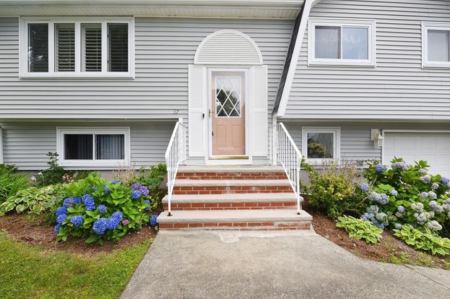 37 Thornton Ave, Brockton, MA 02301