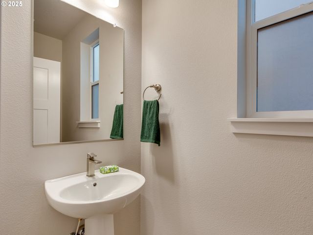 13884 Sw 175th Ave, Tigard, OR 97140