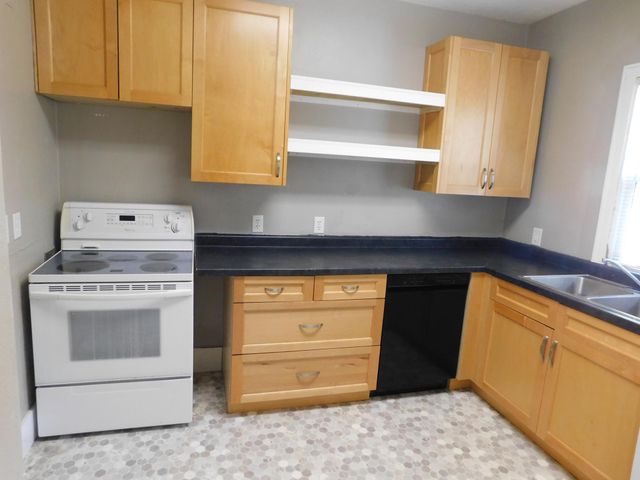 606 5th Street S, Moorhead, MN 56560