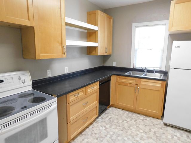 606 5th Street S, Moorhead, MN 56560