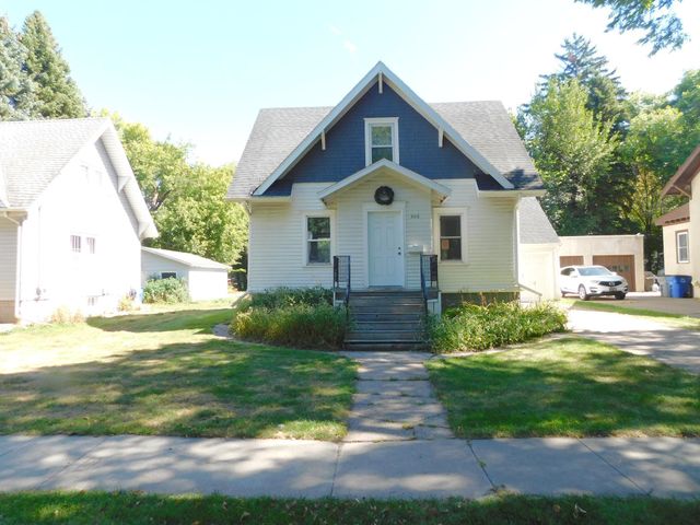 606 5th Street S, Moorhead, MN 56560