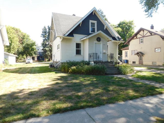 606 5th Street S, Moorhead, MN 56560