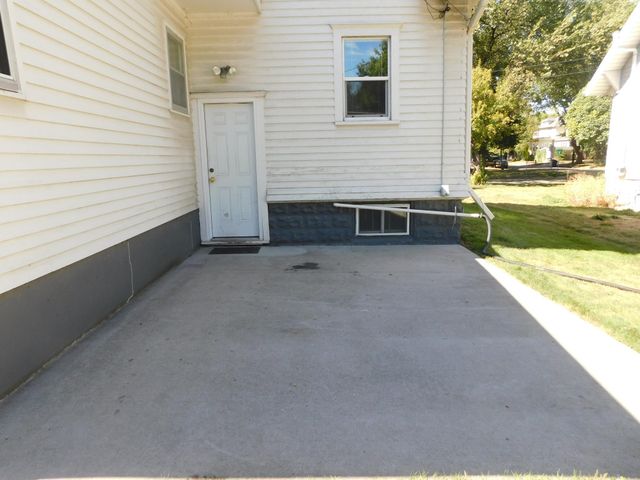 606 5th Street S, Moorhead, MN 56560
