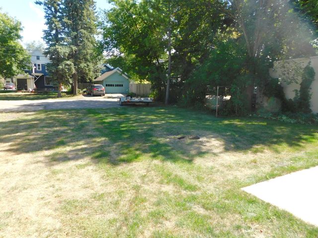 606 5th Street S, Moorhead, MN 56560