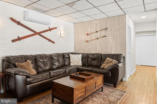 70 PINEKNOLL DR, Lake Harmony, PA 18624