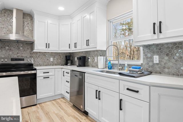 70 PINEKNOLL DR, Lake Harmony, PA 18624