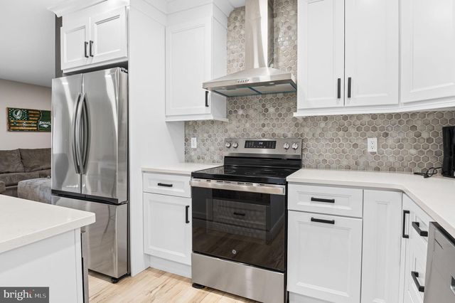 70 PINEKNOLL DR, Lake Harmony, PA 18624