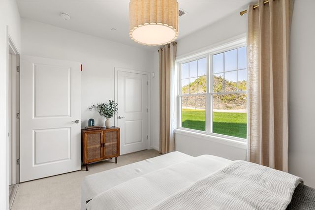 320 Martins Landing 107, North Reading, MA 01864