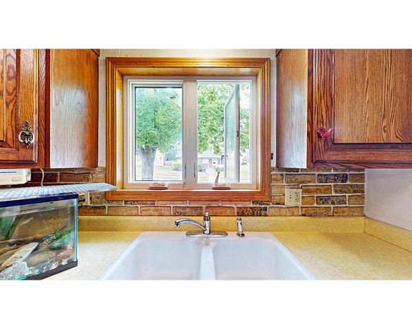 2402 S 9th STREET, Manitowoc, WI 54220