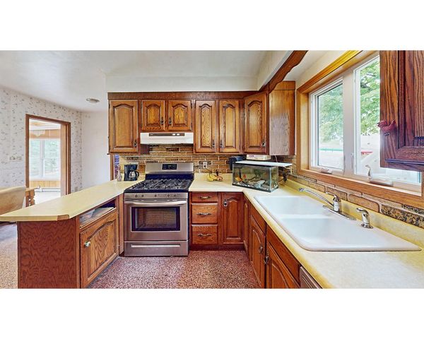 2402 S 9th STREET, Manitowoc, WI 54220