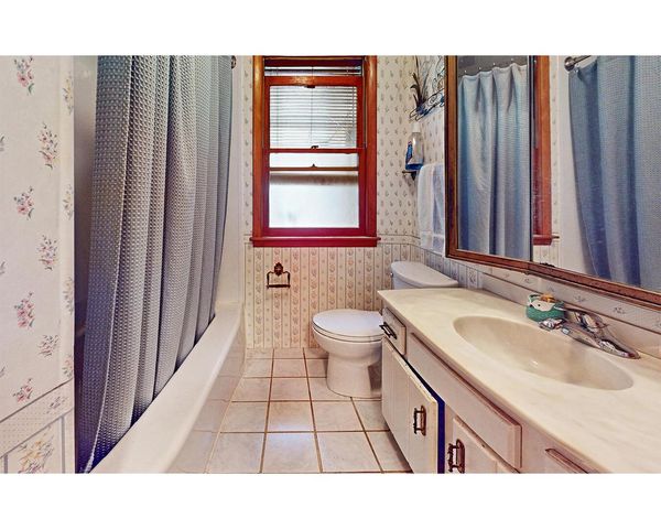 2402 S 9th STREET, Manitowoc, WI 54220