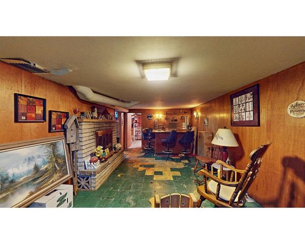 2402 S 9th STREET, Manitowoc, WI 54220
