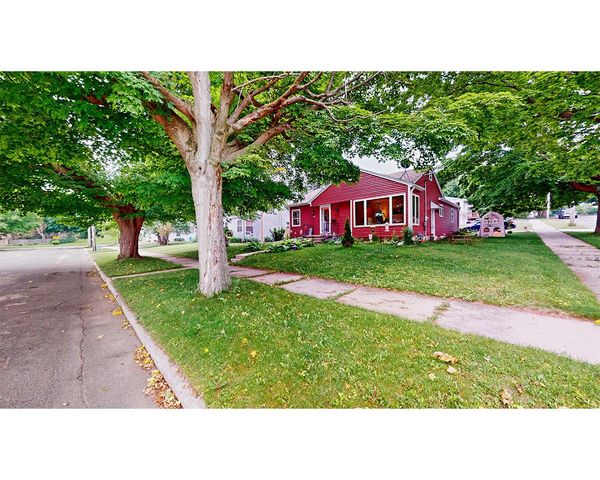 2402 S 9th STREET, Manitowoc, WI 54220
