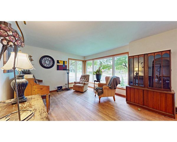 2402 S 9th STREET, Manitowoc, WI 54220