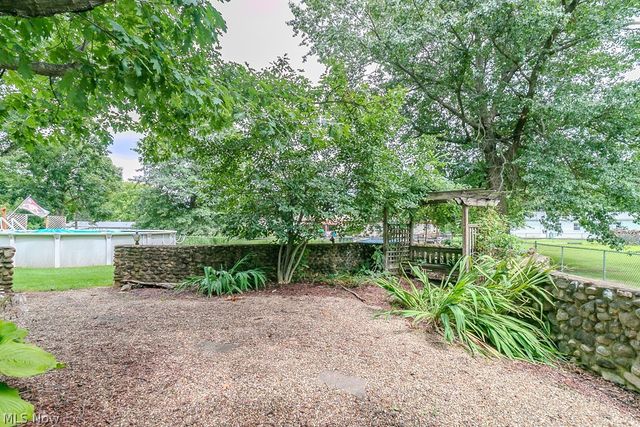 8831 Pine Tree Drive, Macedonia, OH 44056