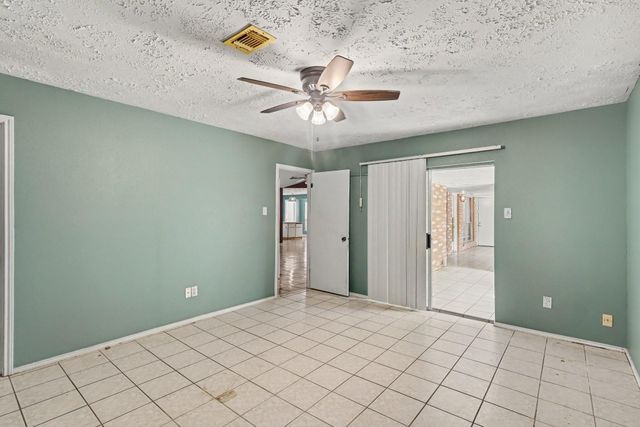 22122 Meadowhill Drive, Spring, TX 77389