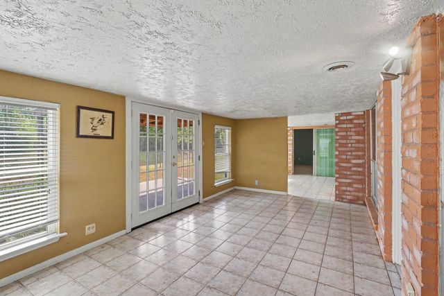 22122 Meadowhill Drive, Spring, TX 77389