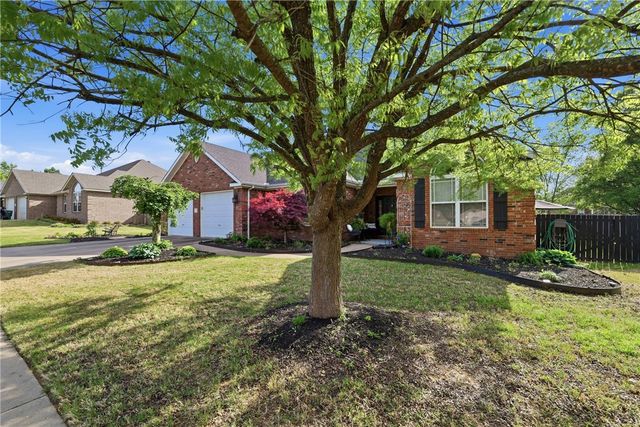 1299 Saint Andrews Circle, Fayetteville, AR 72701
