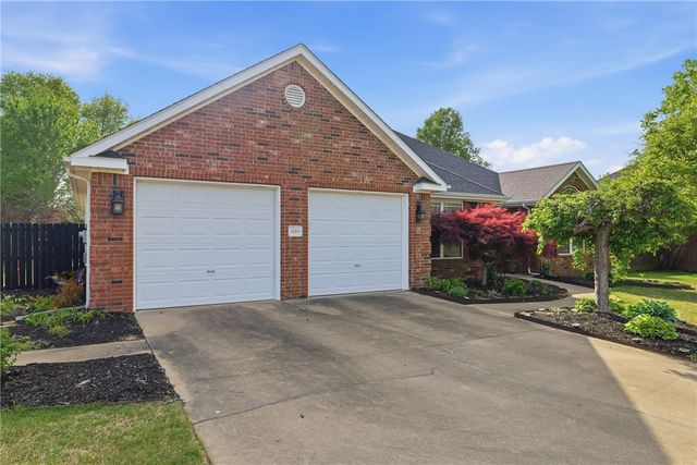 1299 Saint Andrews Circle, Fayetteville, AR 72701