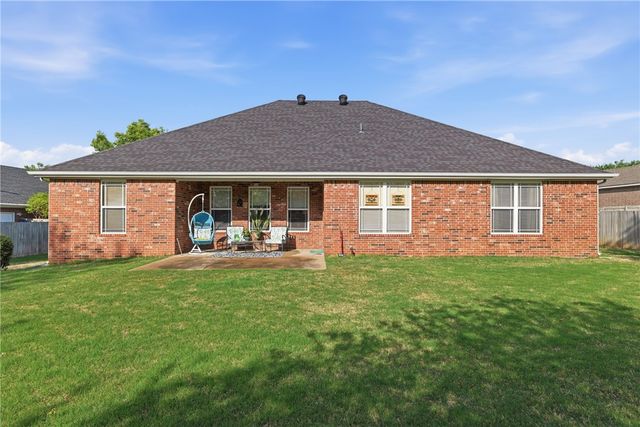 1299 Saint Andrews Circle, Fayetteville, AR 72701