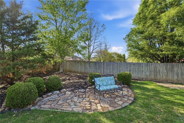 1299 Saint Andrews Circle, Fayetteville, AR 72701