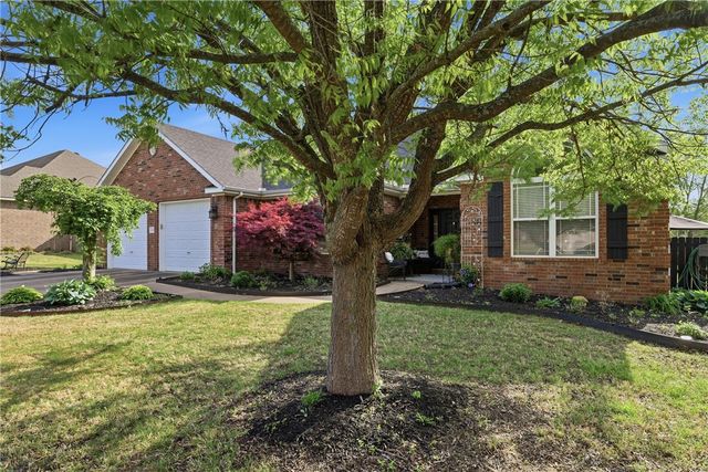 1299 Saint Andrews Circle, Fayetteville, AR 72701
